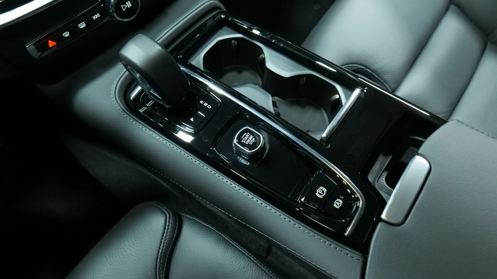 Autokuva 9 - ISE-614