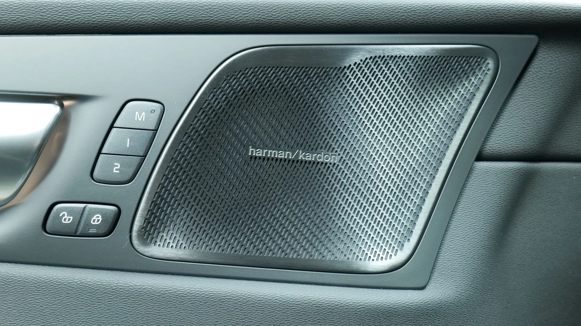 Autokuva 10 - ISK-420