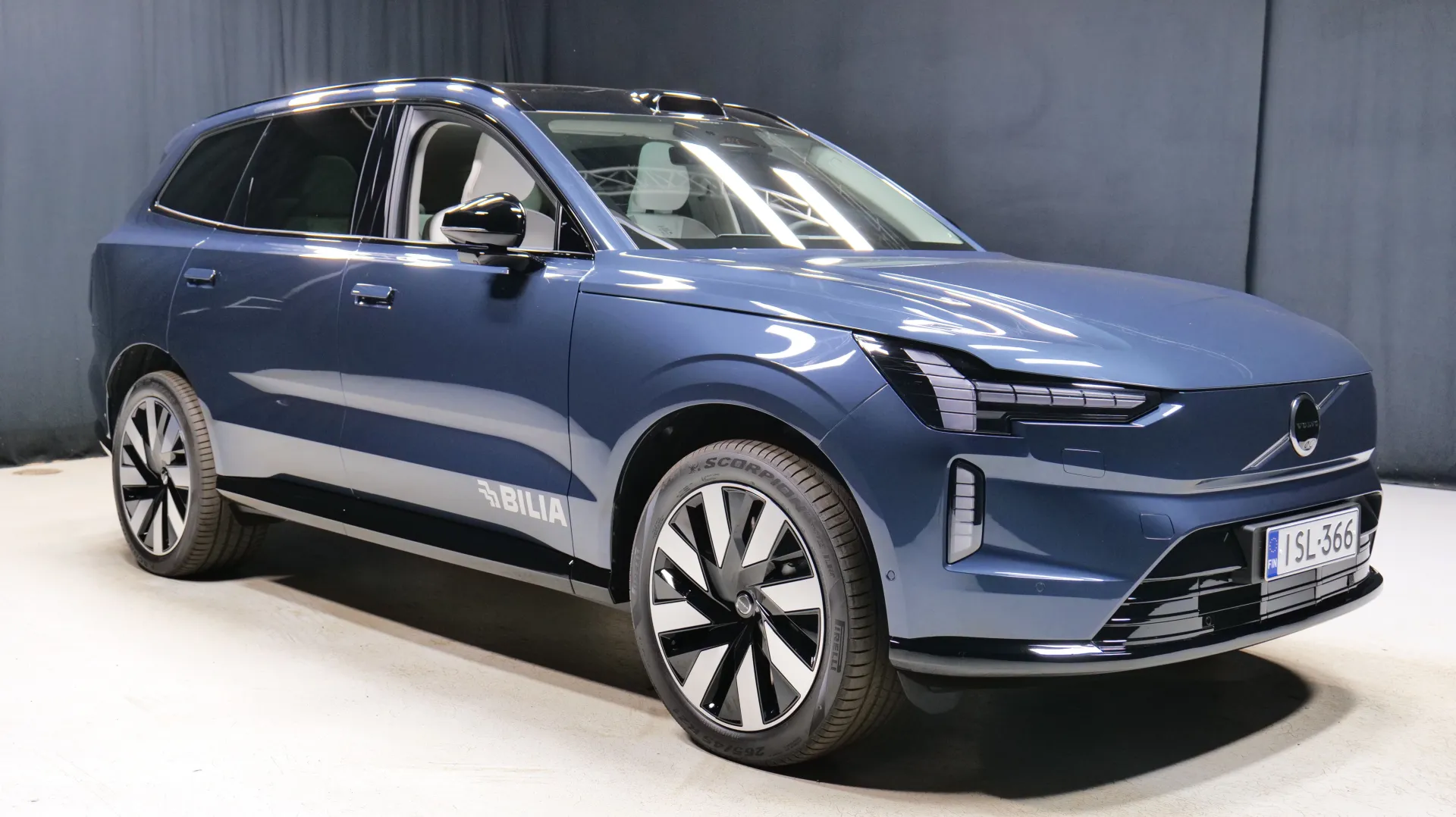 Autokuva 5 - ISL-366