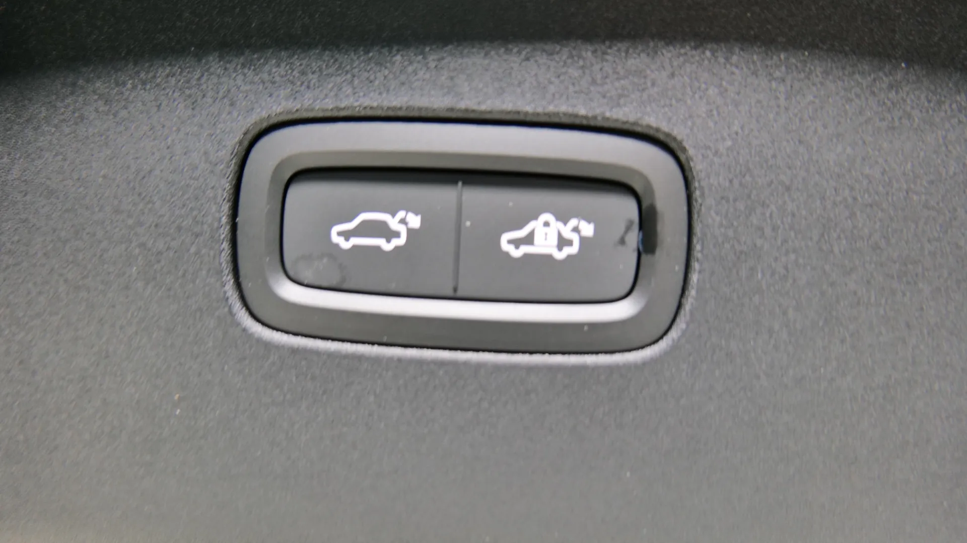 Autokuva 27 - ISL-366