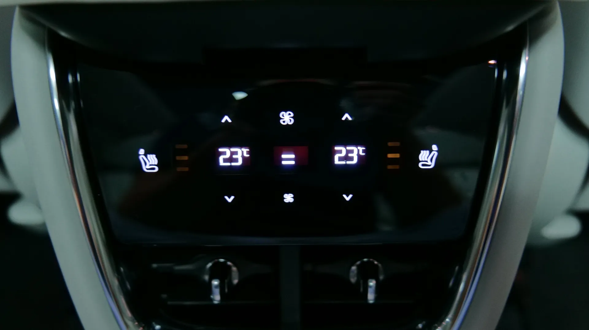 Autokuva 24 - ISL-366