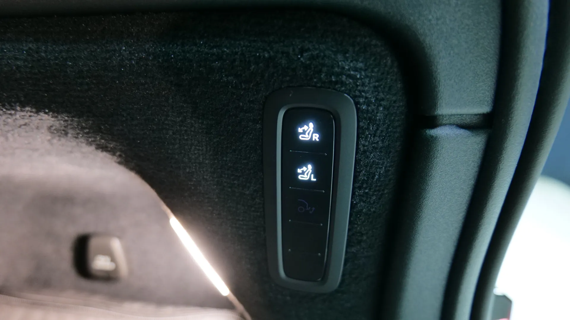 Autokuva 28 - ISL-366