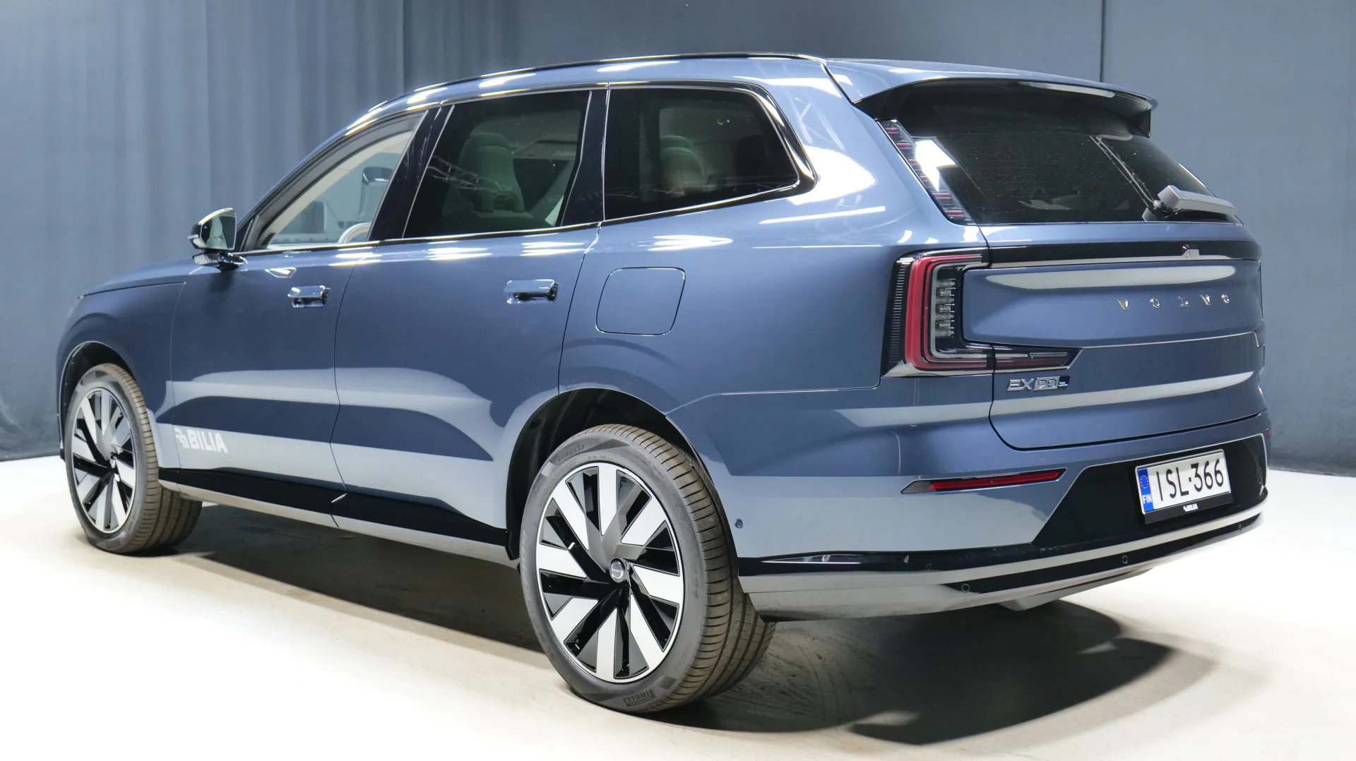 Autokuva 2 - ISL-366