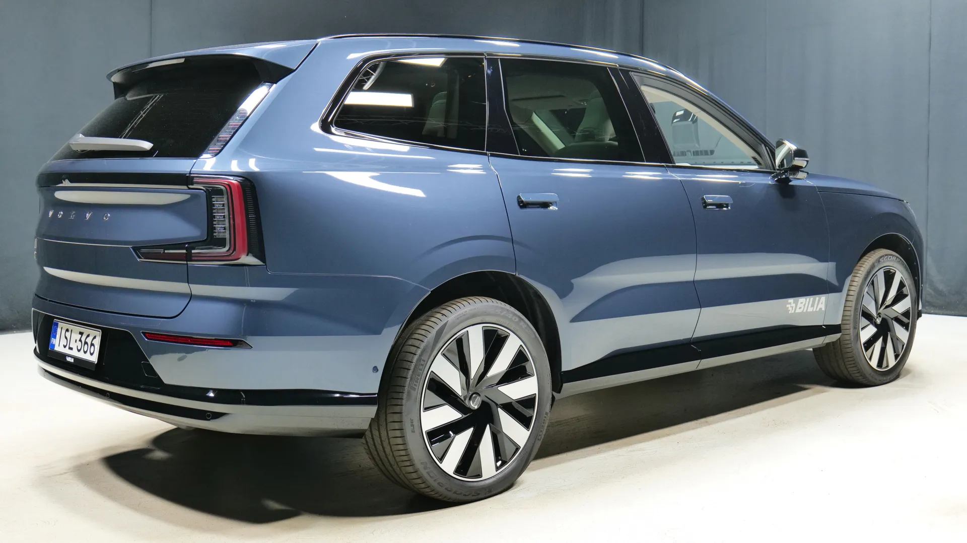 Autokuva 3 - ISL-366