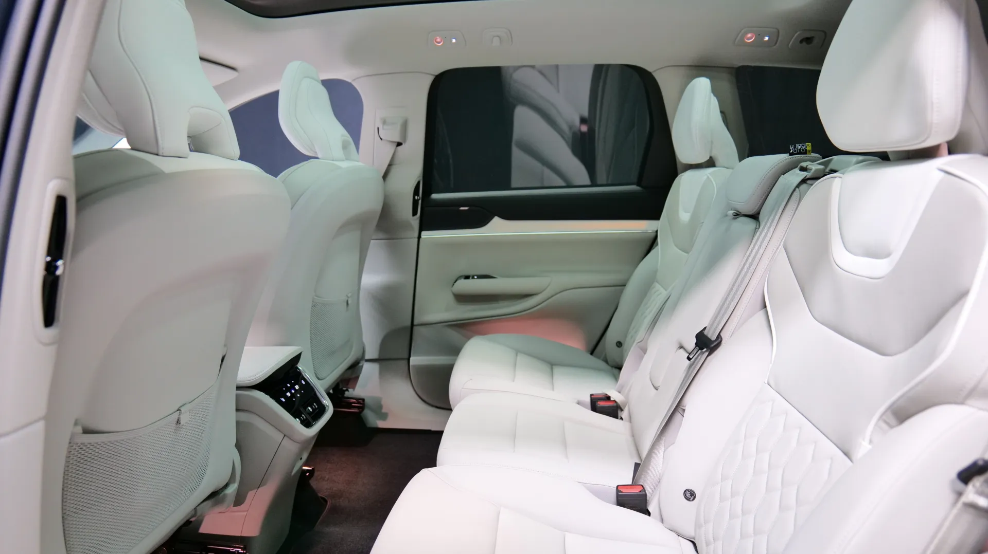 Autokuva 23 - ISL-366