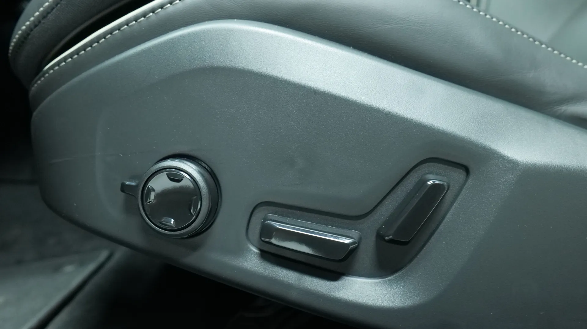 Autokuva 11 - ISL-803