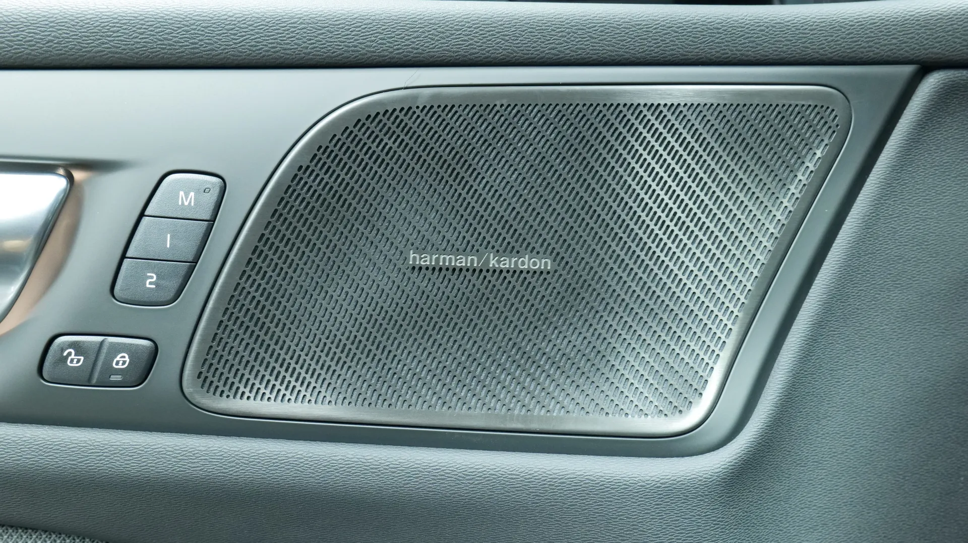 Autokuva 10 - ISL-803