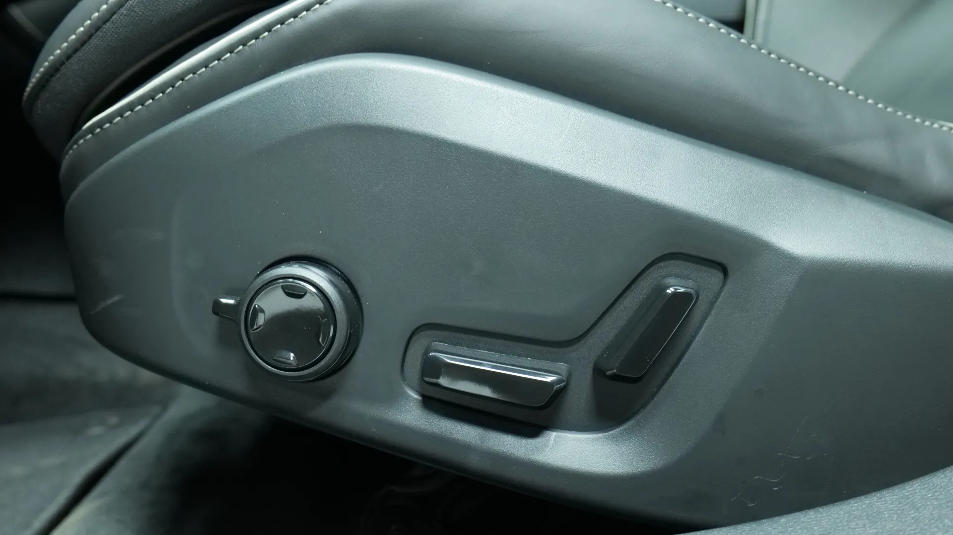 Autokuva 11 - ISL-805