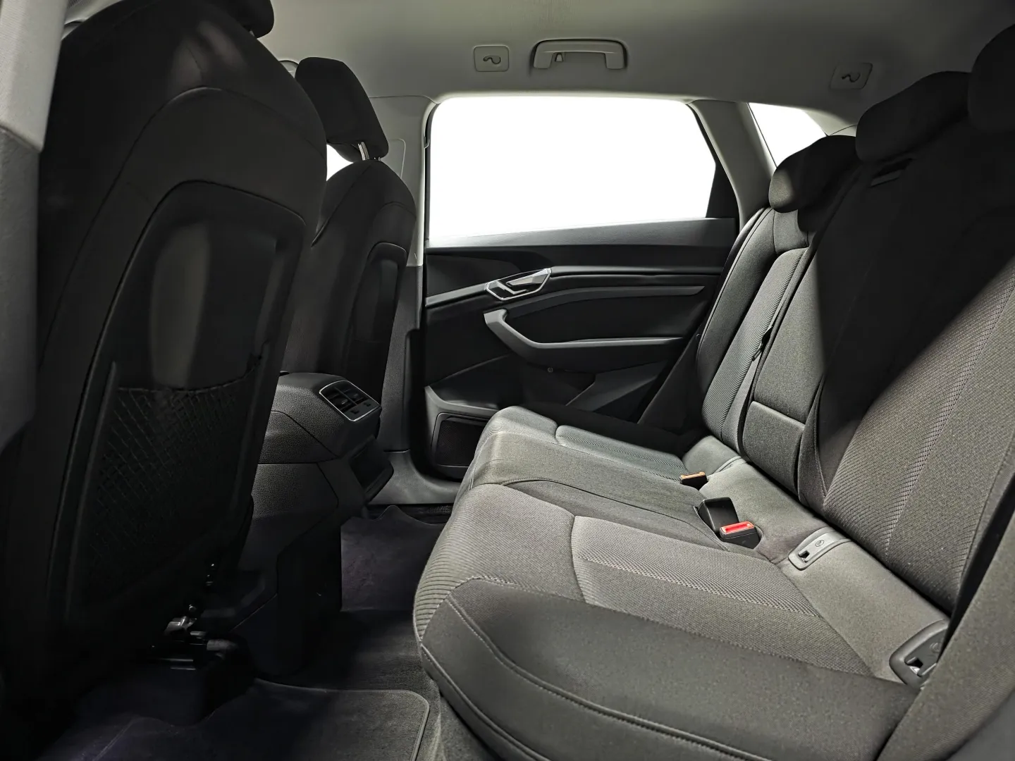 Autokuva 9 - ISL-988