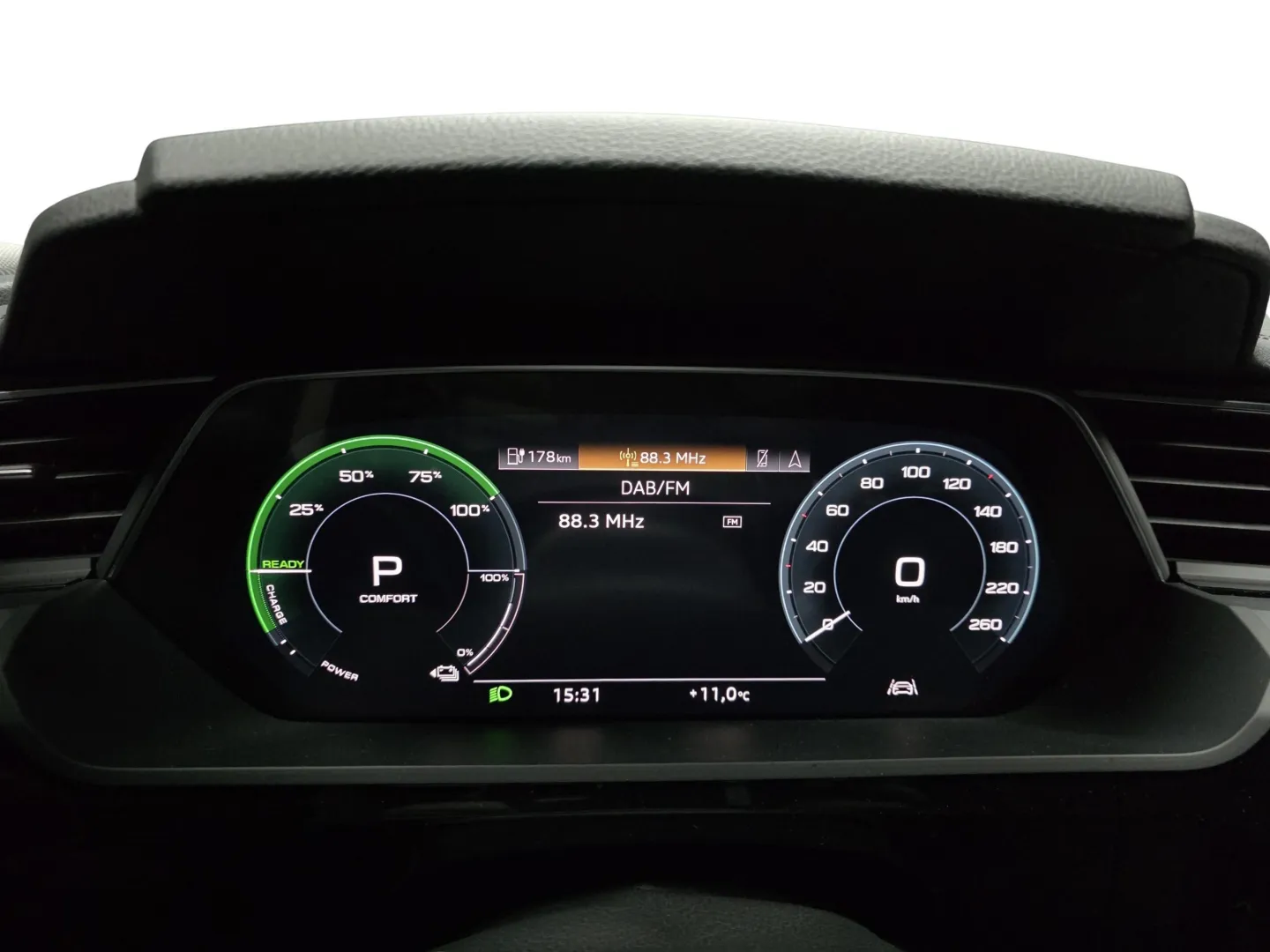 Autokuva 7 - ISL-988