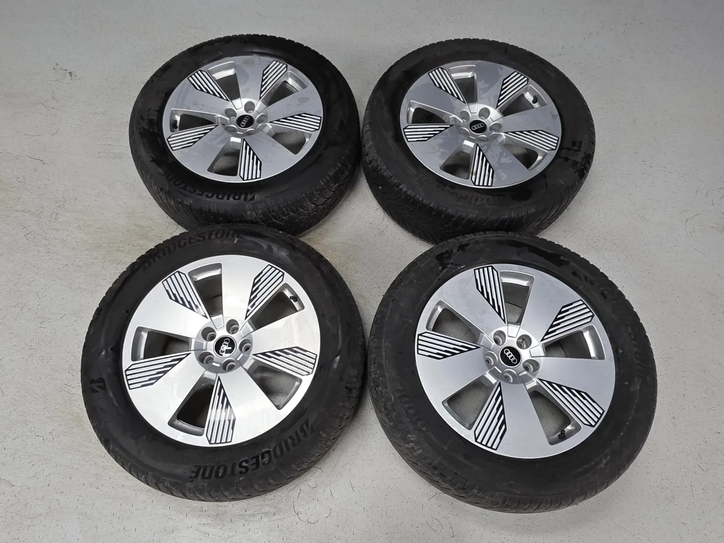 Autokuva 12 - ISL-988