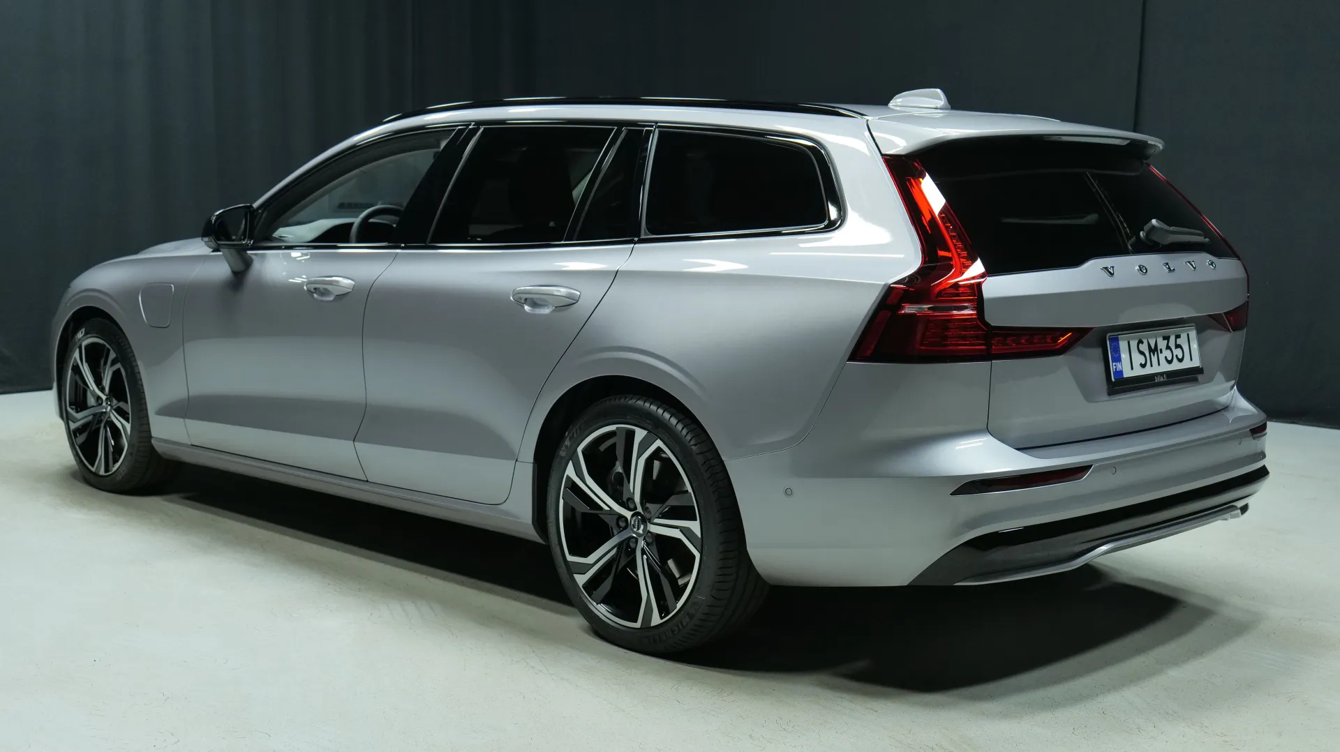 Autokuva 2 - ISM-351