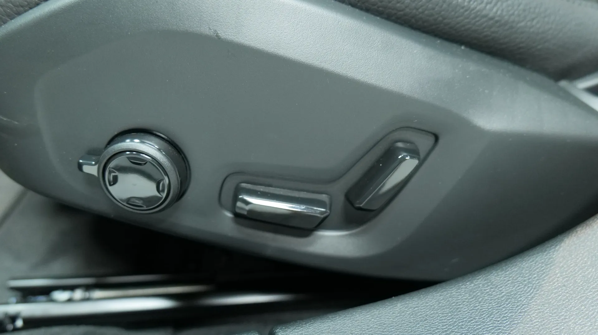 Autokuva 18 - ISM-351