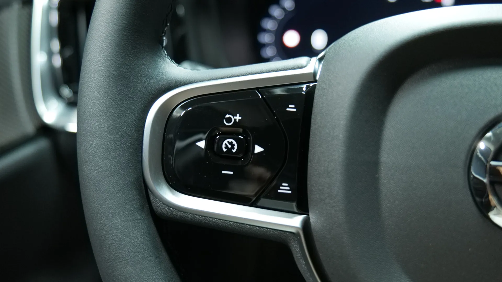 Autokuva 9 - ISM-351