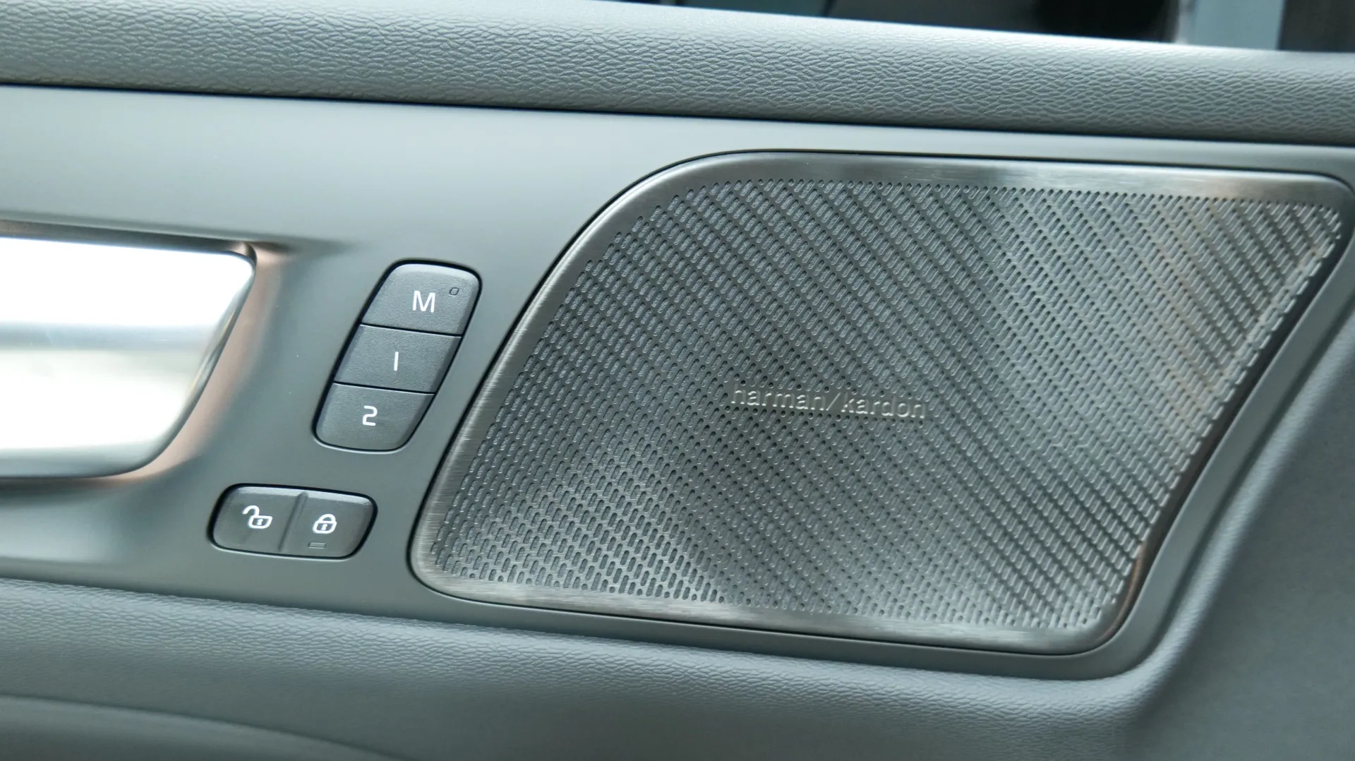 Autokuva 20 - ISM-351