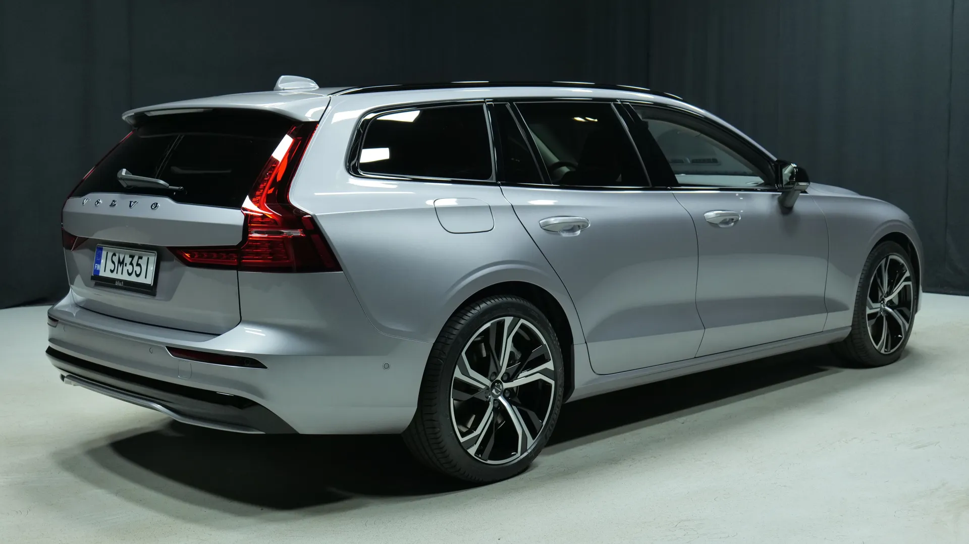 Autokuva 3 - ISM-351