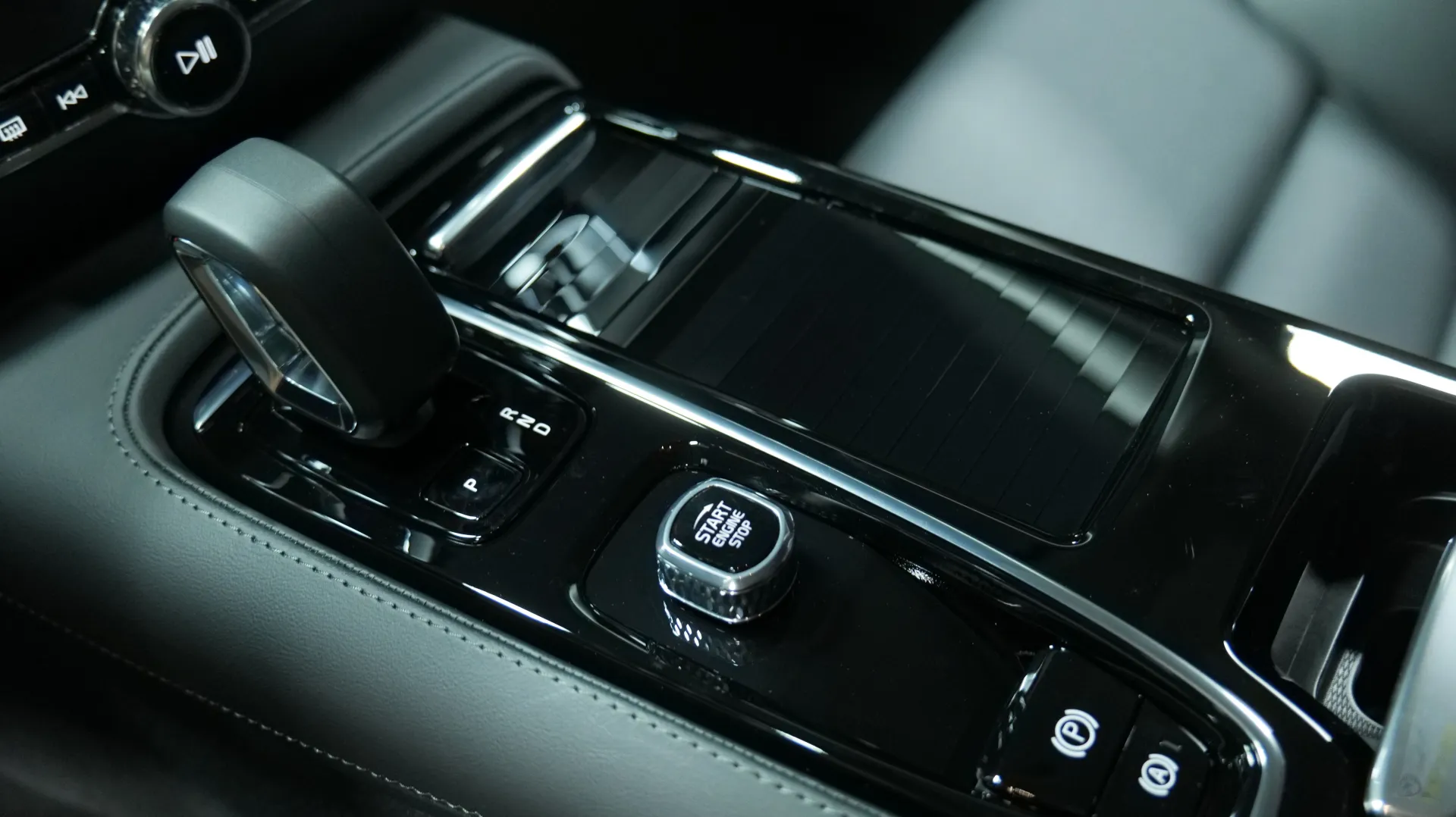 Autokuva 11 - ISM-351