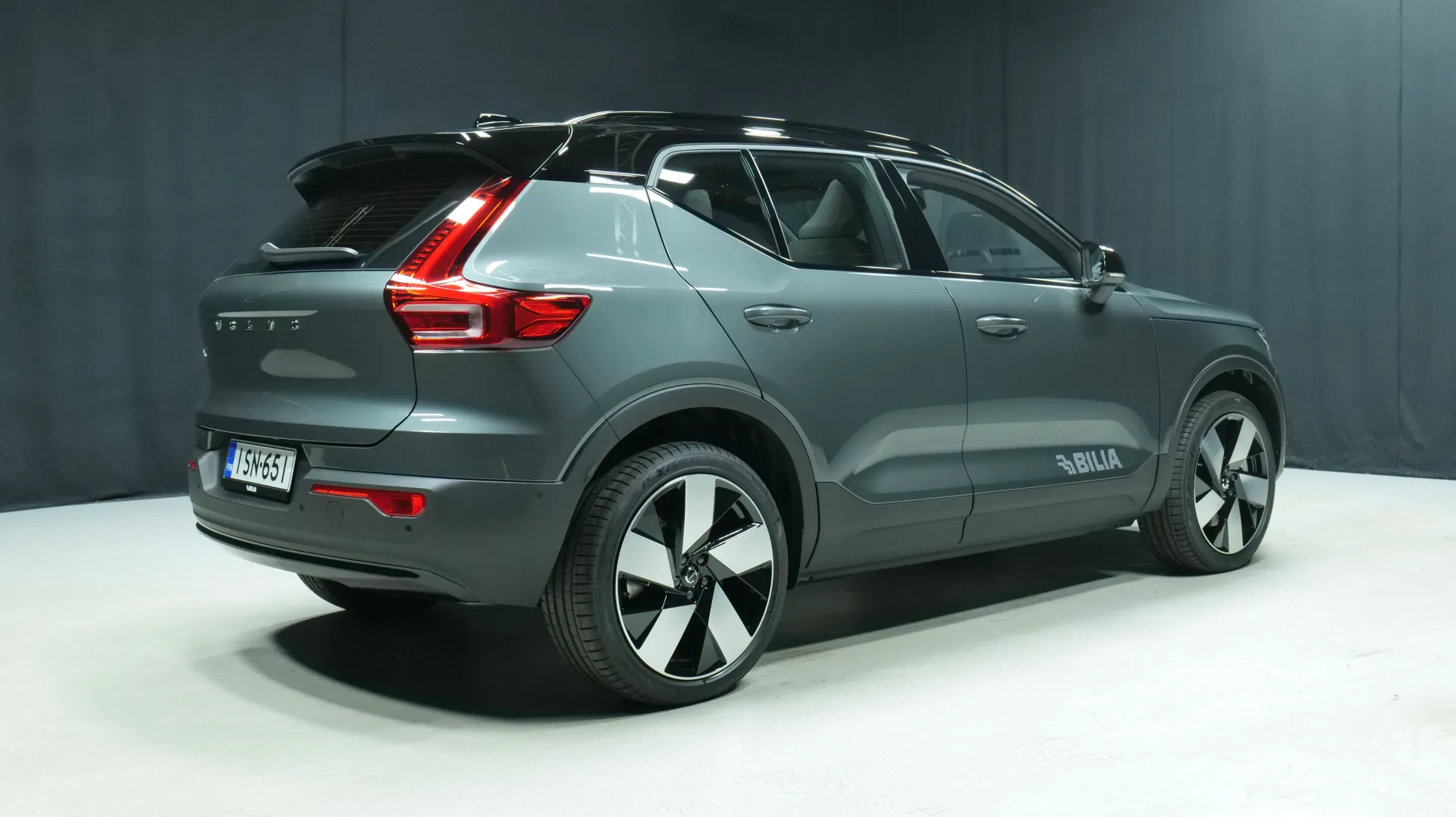 Autokuva 3 - ISN-651