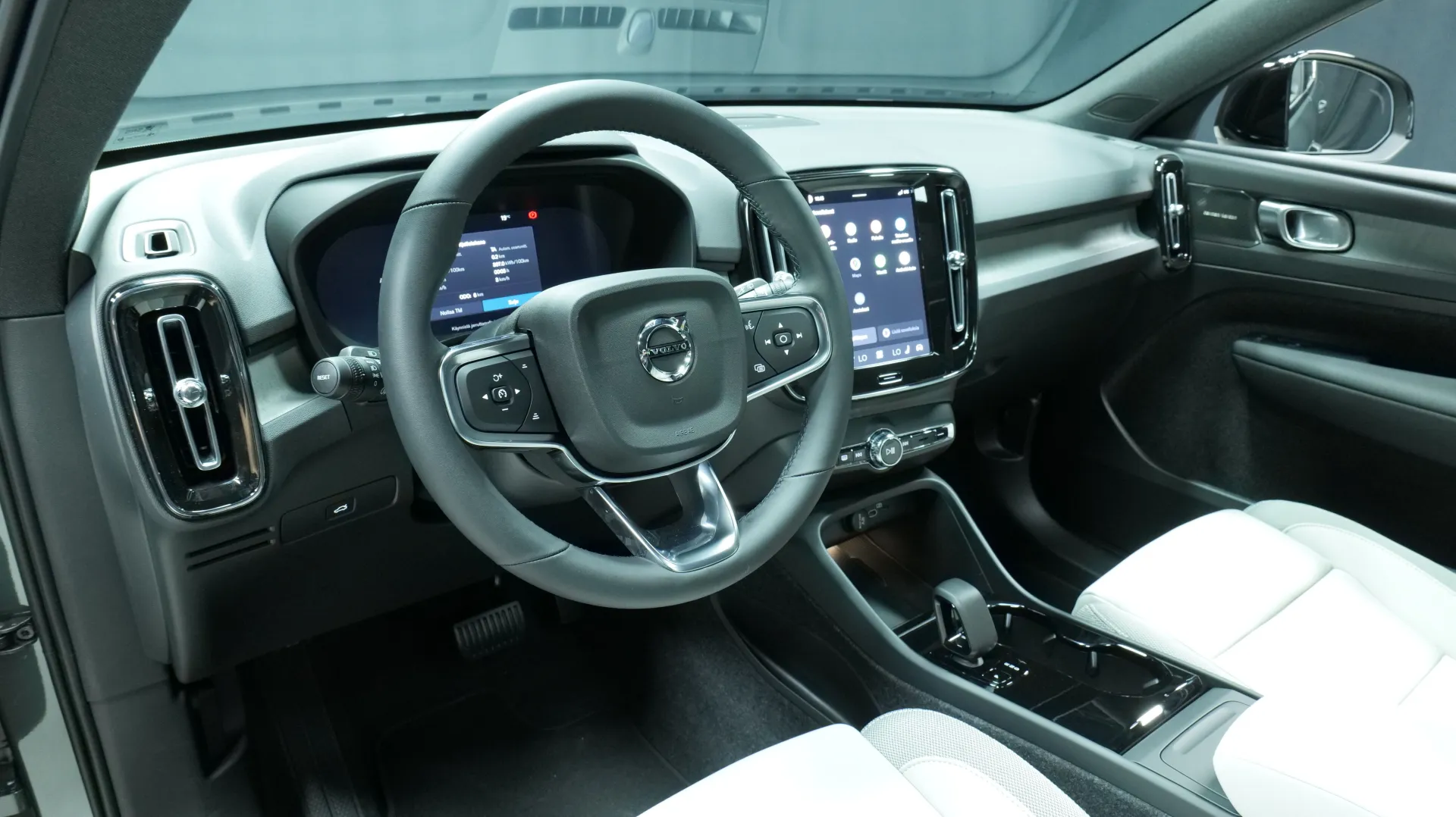 Autokuva 13 - ISN-651