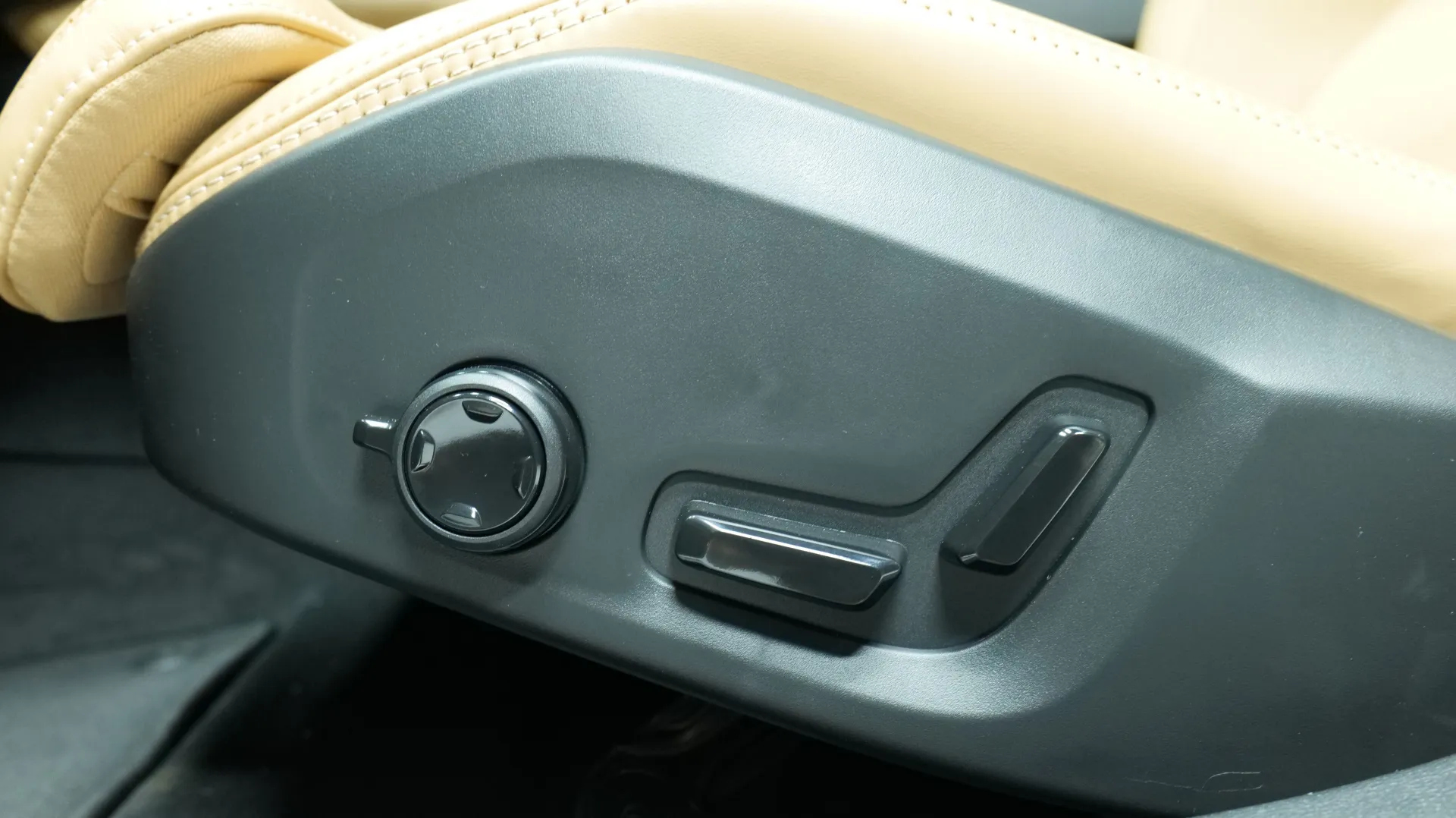 Autokuva 11 - ISN-657