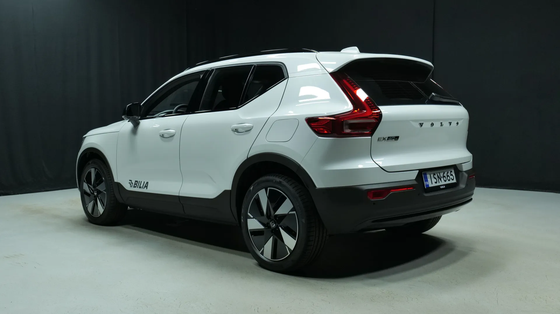 Autokuva 2 - ISN-665