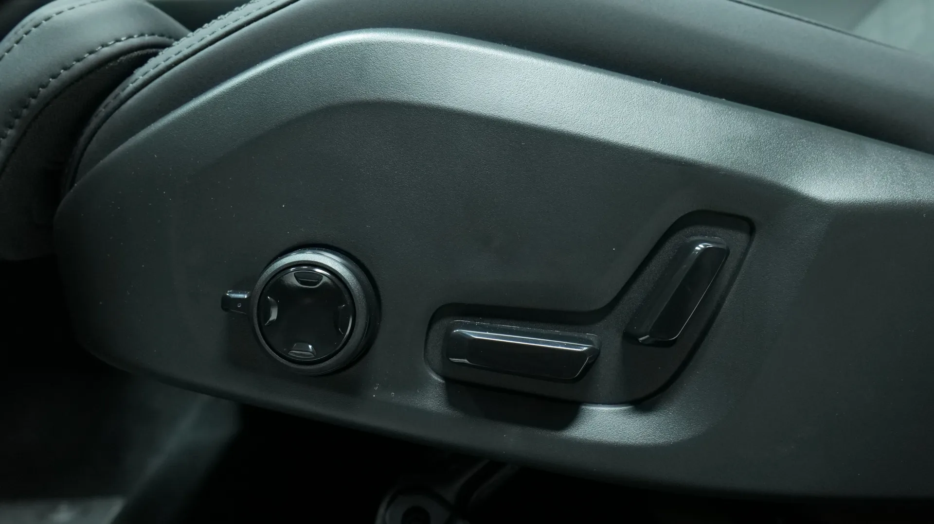 Autokuva 11 - ISN-919