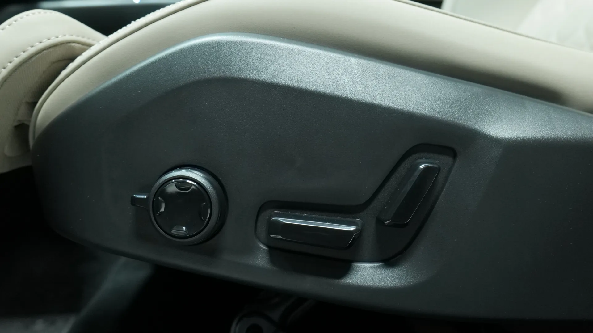 Autokuva 11 - ISN-928