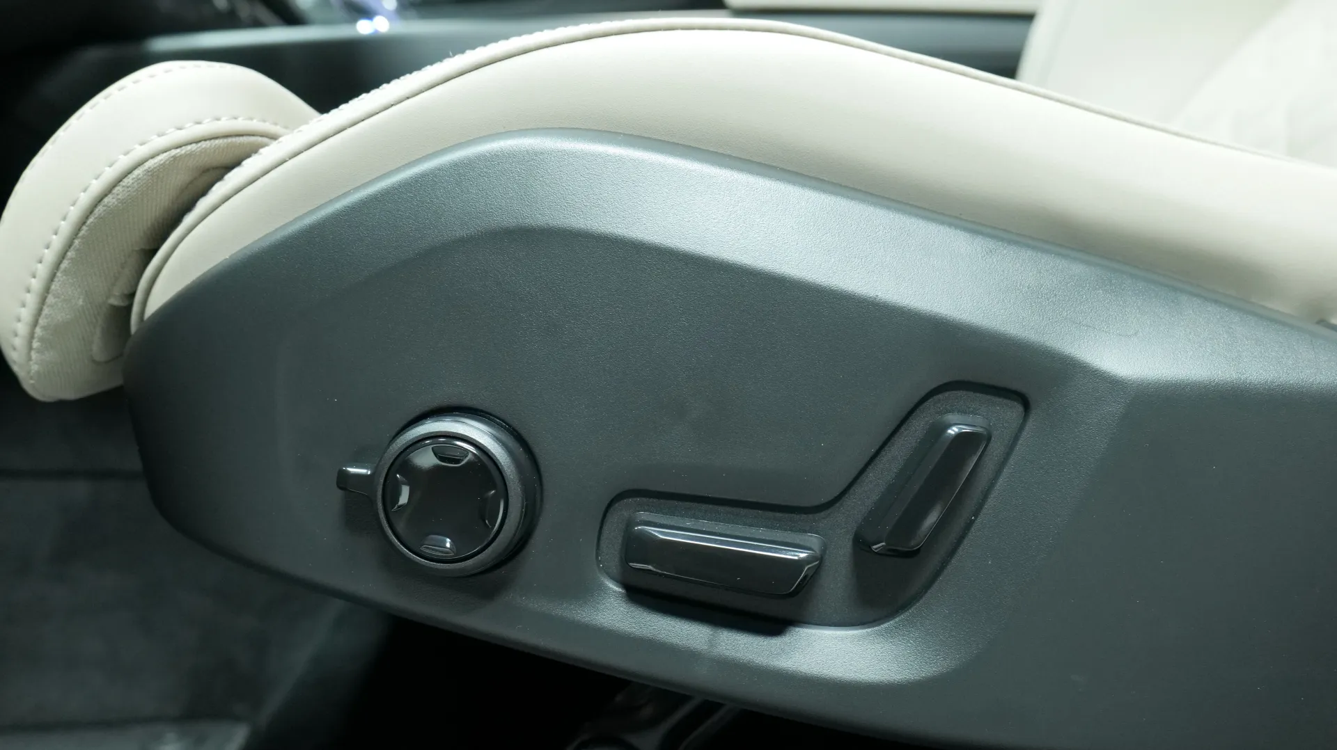 Autokuva 11 - ISN-935