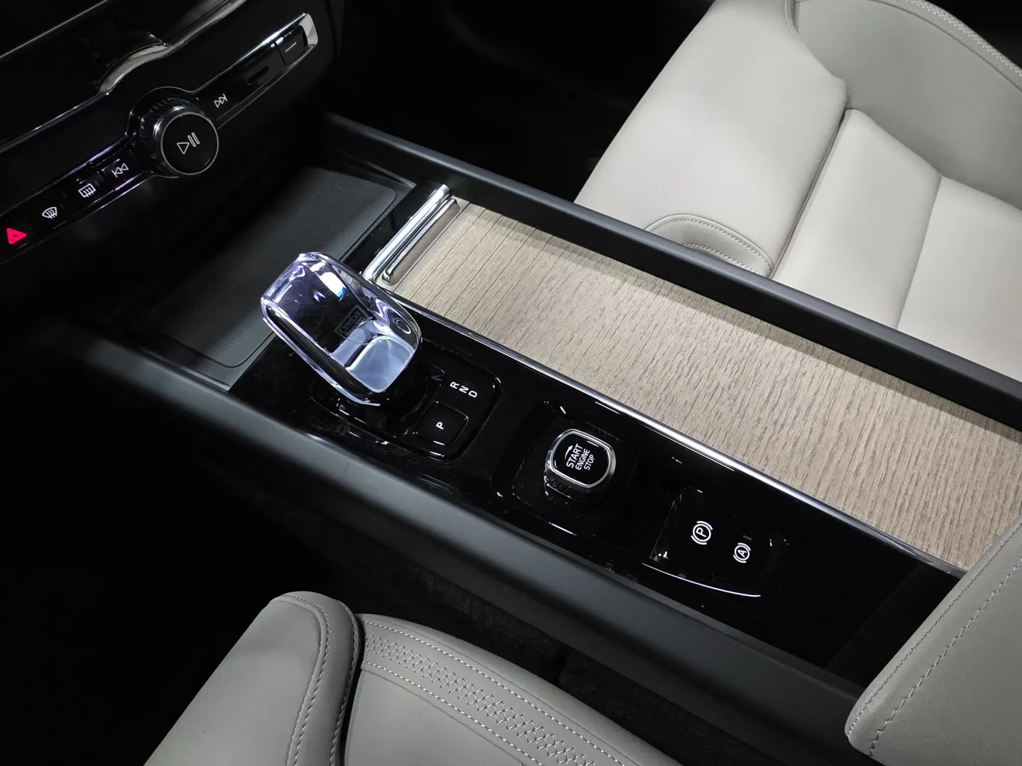 Autokuva 13 - ISR-585