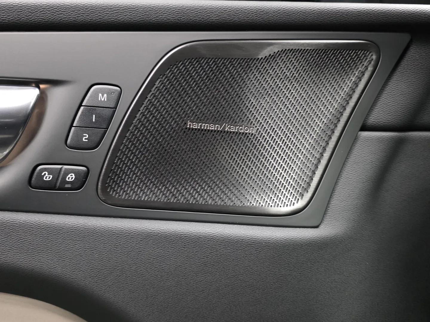 Autokuva 14 - ISR-585