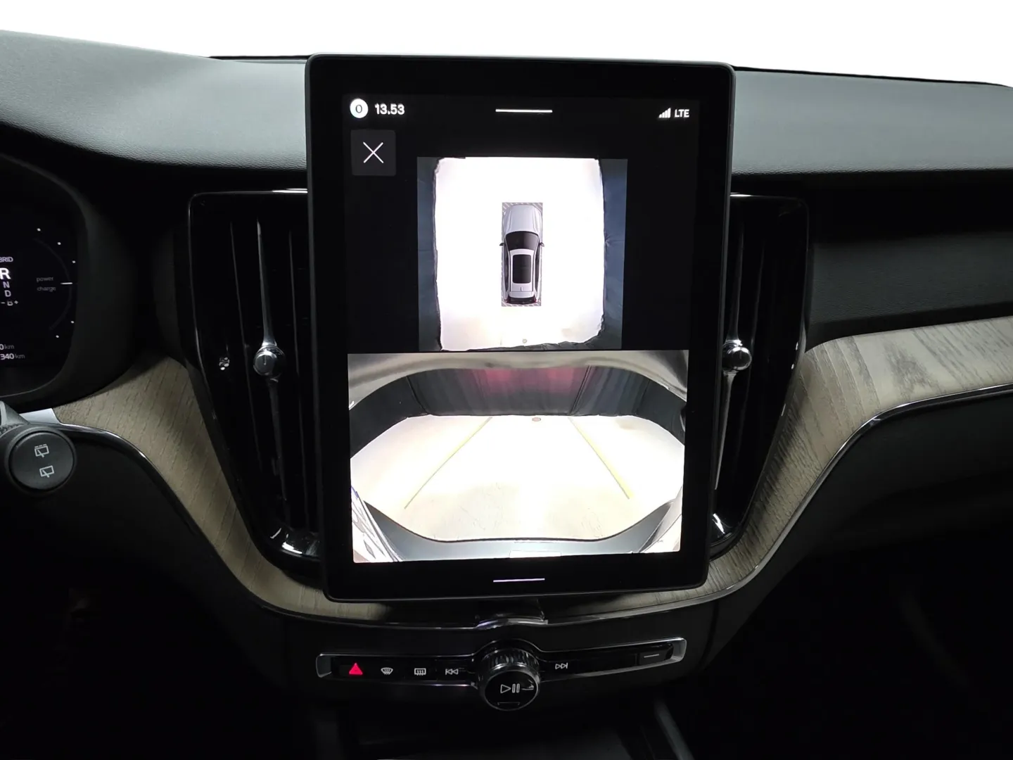 Autokuva 12 - ISR-585