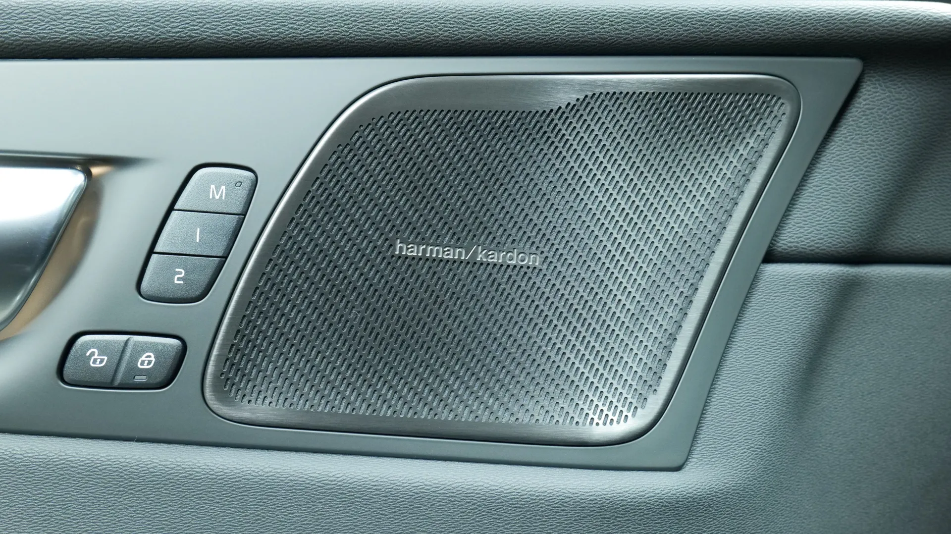 Autokuva 10 - ISR-587