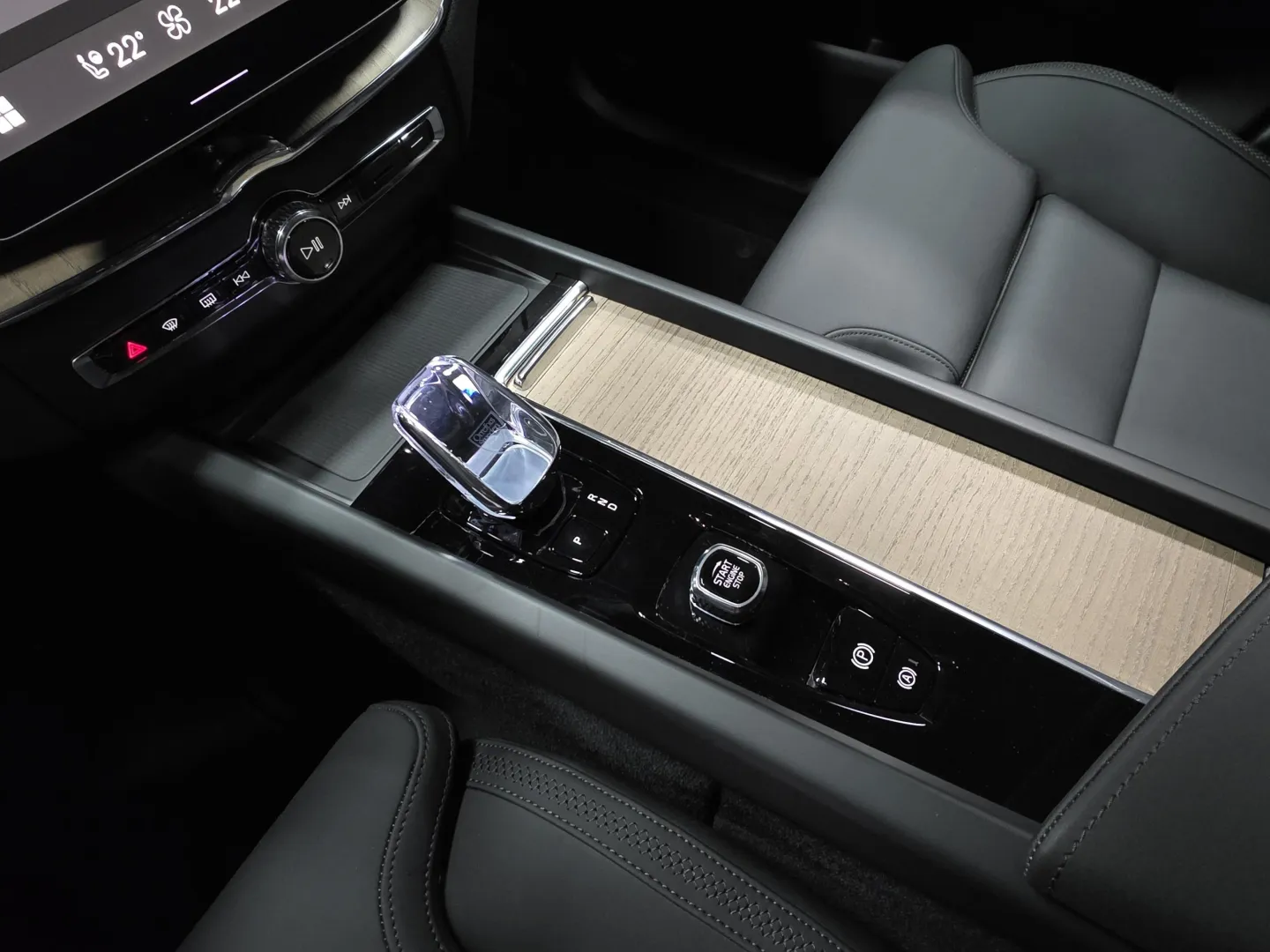 Autokuva 14 - ISR-587