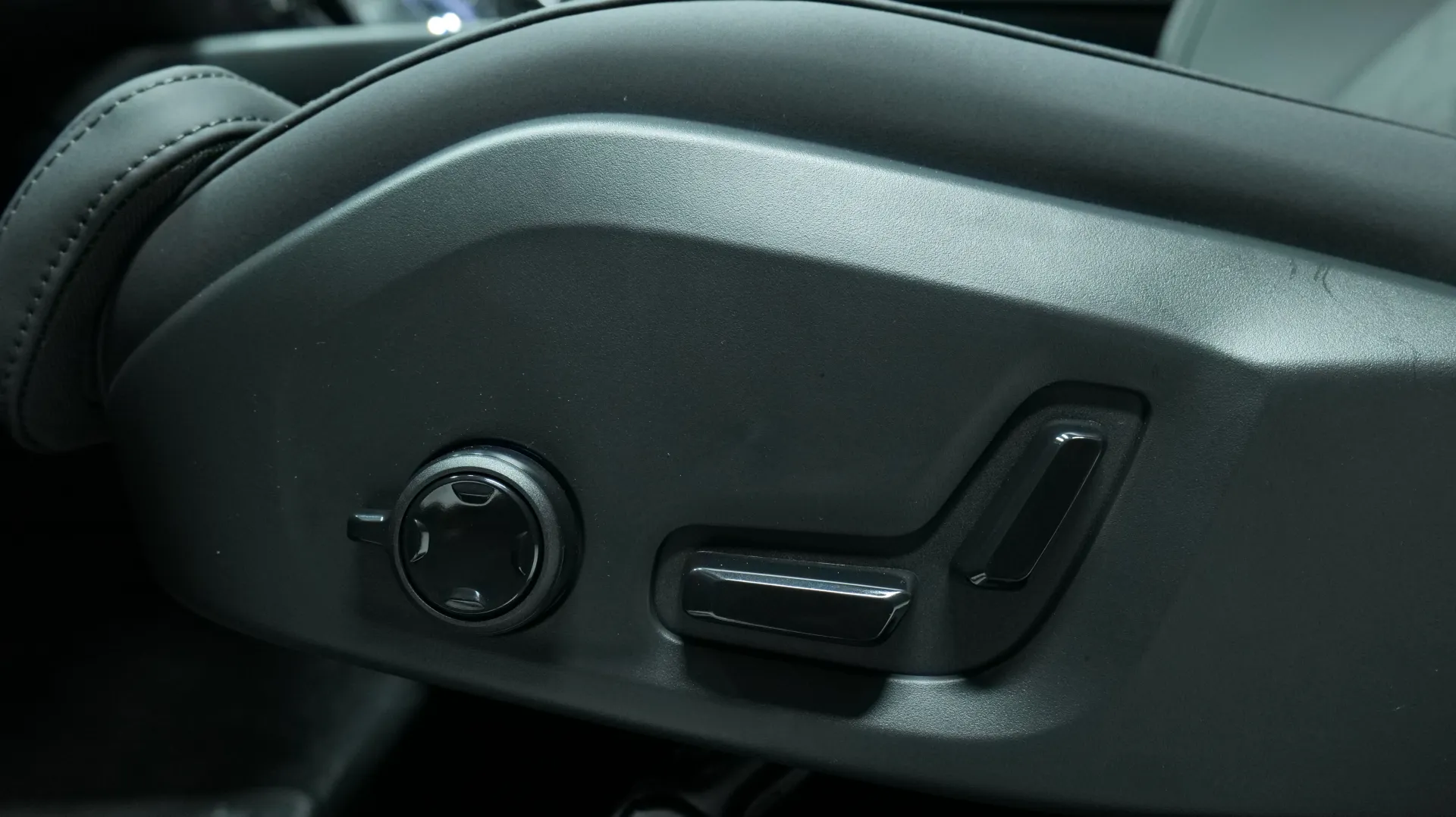 Autokuva 11 - ISR-587