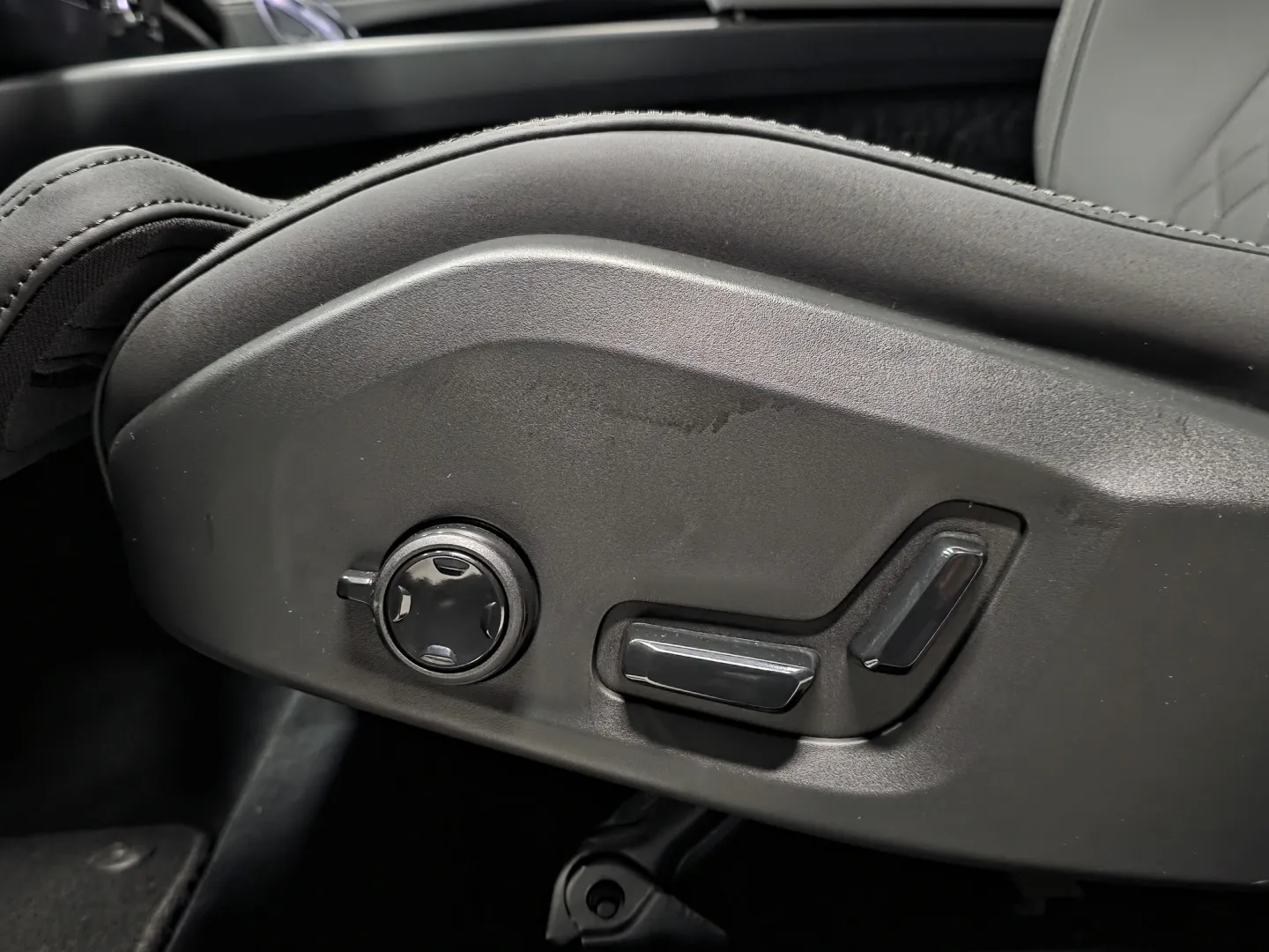 Autokuva 16 - ISR-587