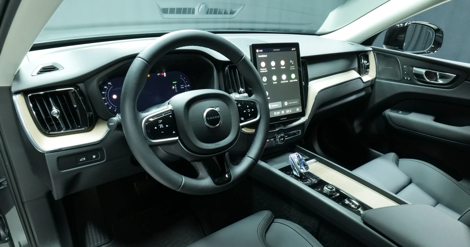 Autokuva 13 - ISR-587