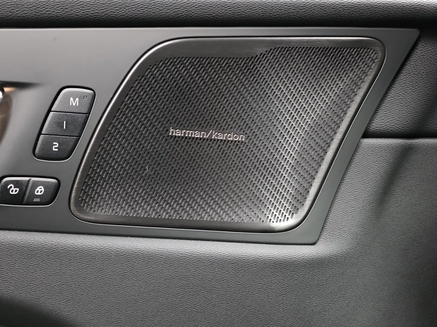 Autokuva 15 - ISR-587