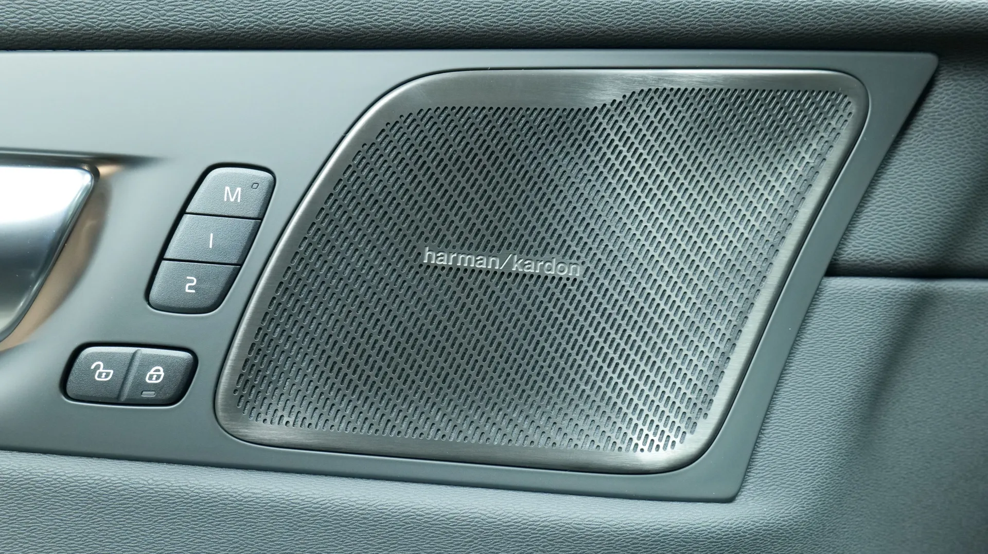 Autokuva 10 - ISR-595