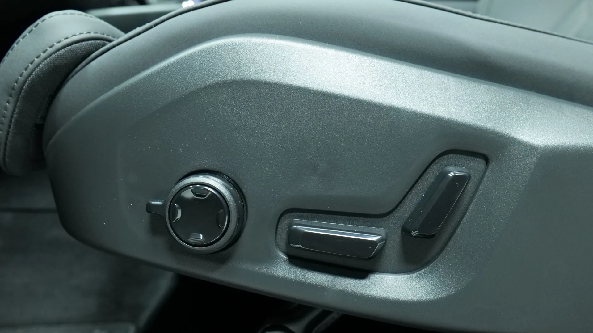 Autokuva 11 - ISR-595