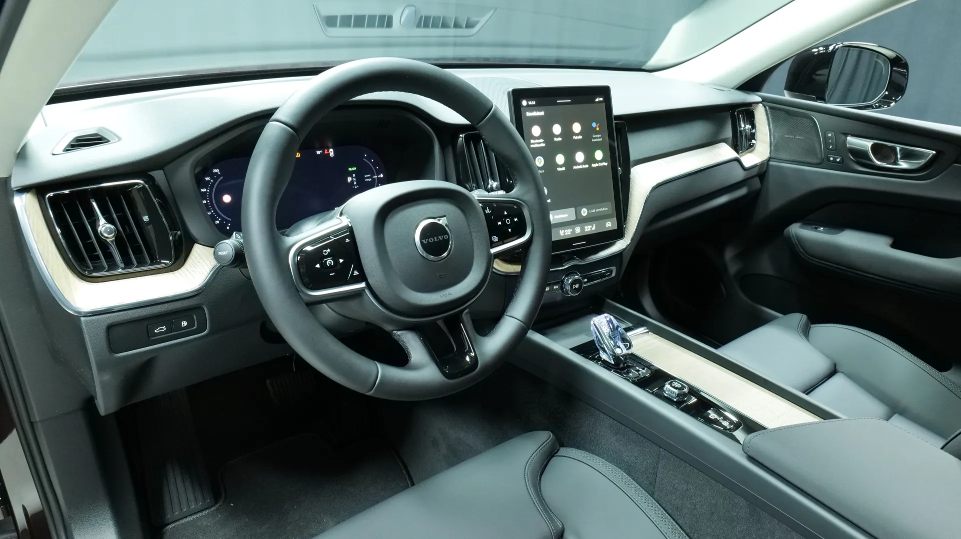 Autokuva 13 - ISR-595