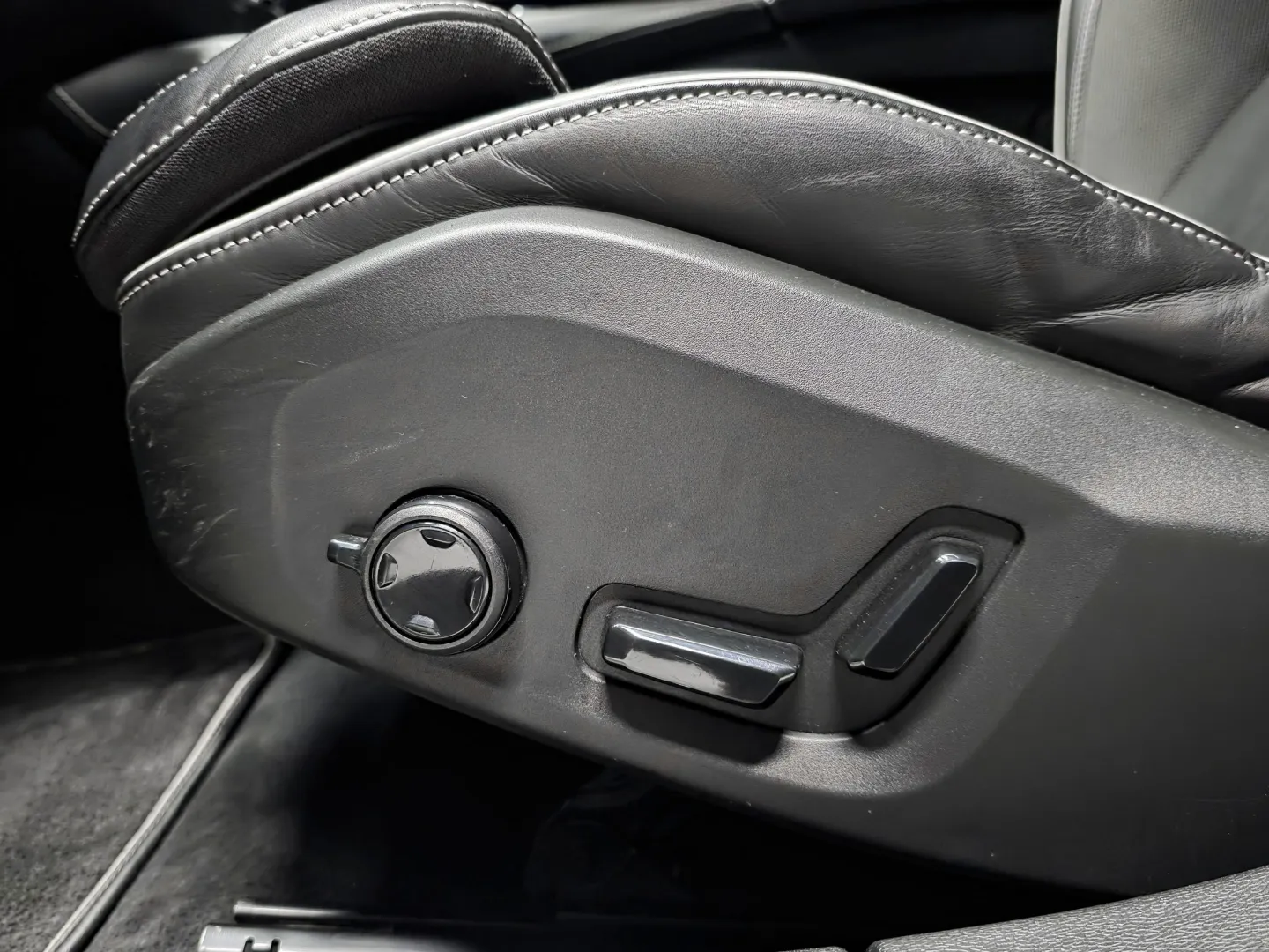 Autokuva 17 - IXZ-323