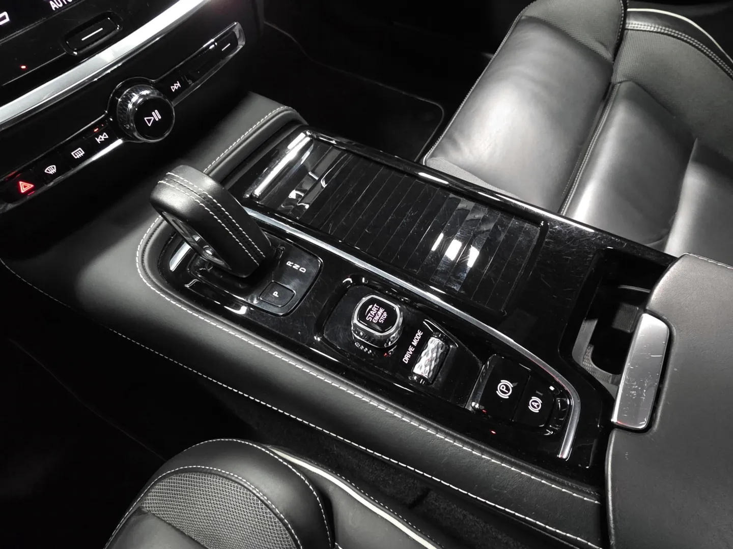 Autokuva 15 - IXZ-323