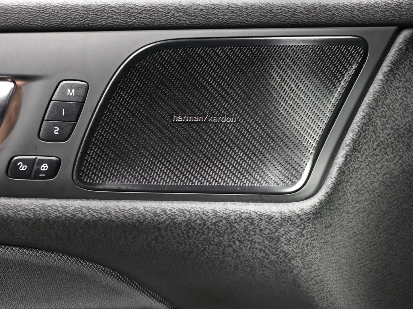 Autokuva 16 - IXZ-323