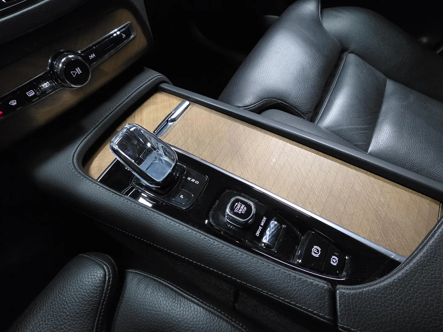 Autokuva 15 - IXZ-451