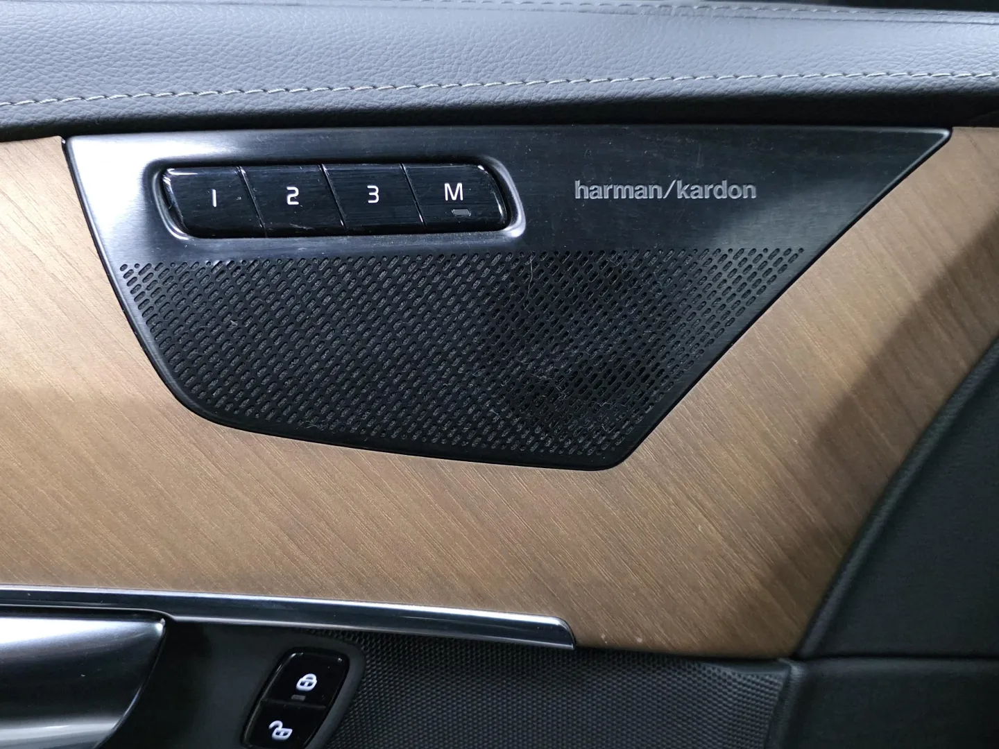 Autokuva 16 - IXZ-451