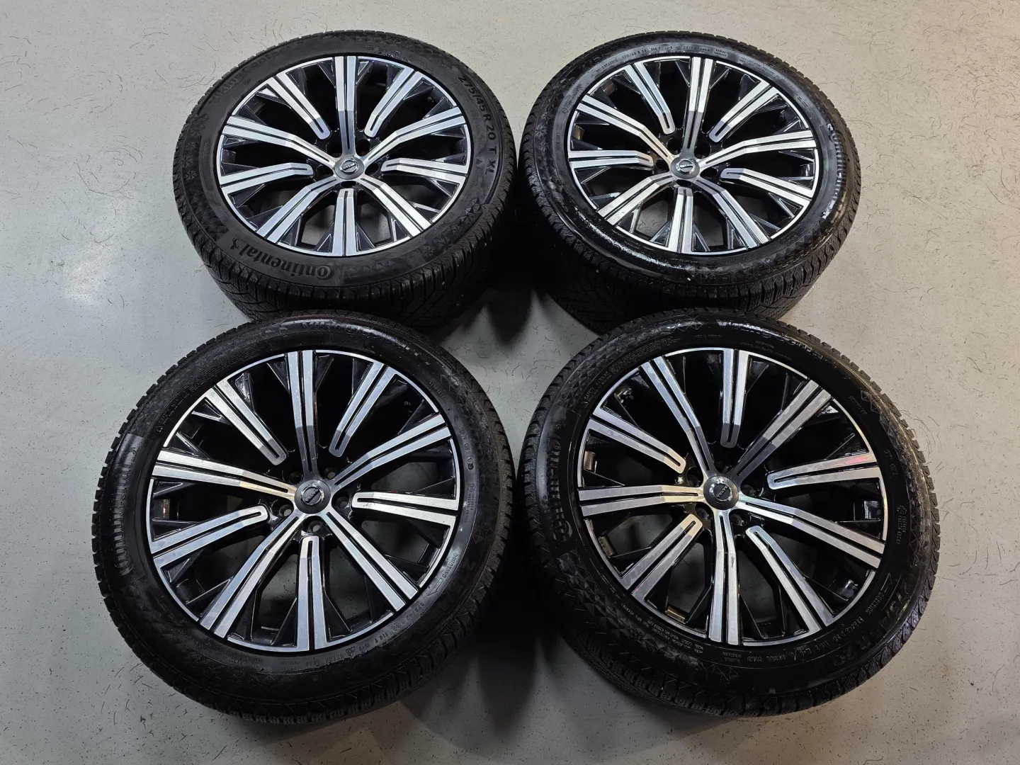 Autokuva 12 - IXZ-451