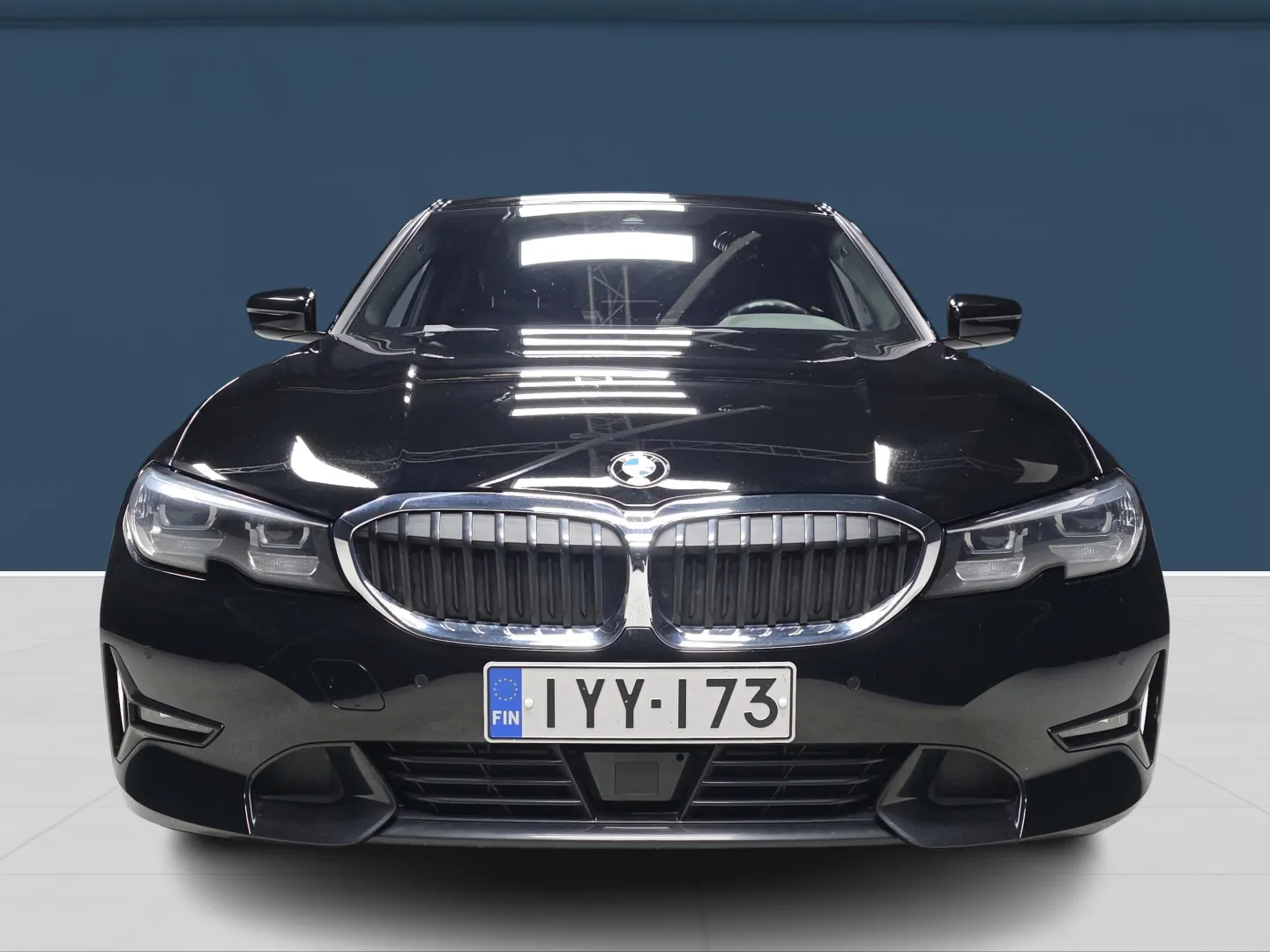 Autokuva 2 - IYY-173