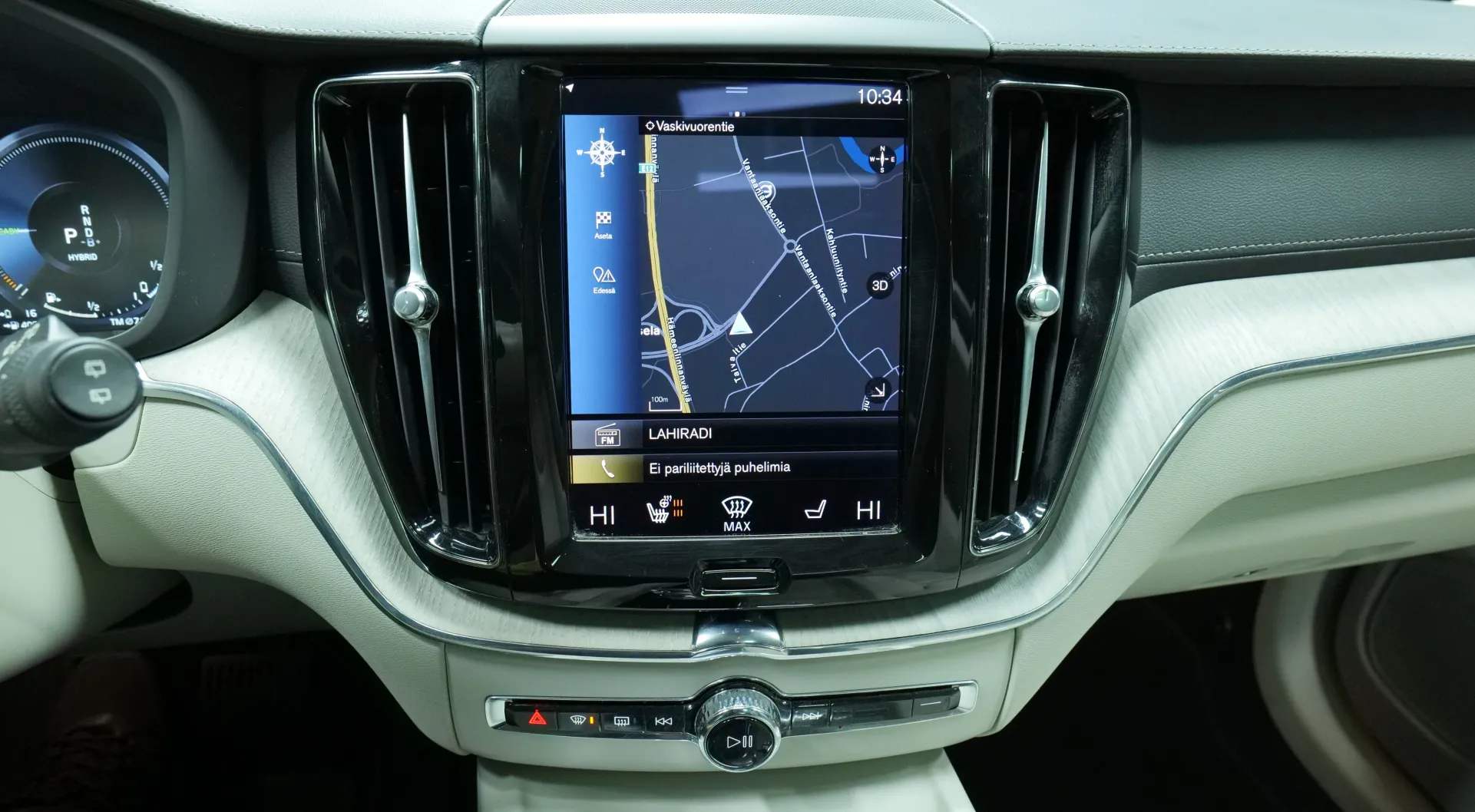 Autokuva 7 - IZF-697