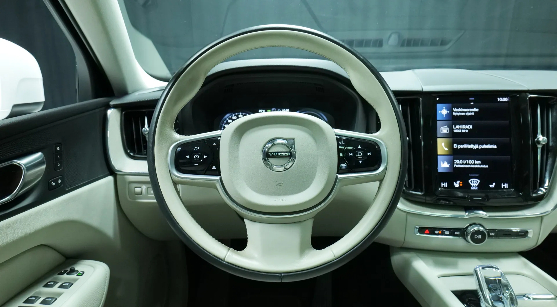 Autokuva 15 - IZF-697