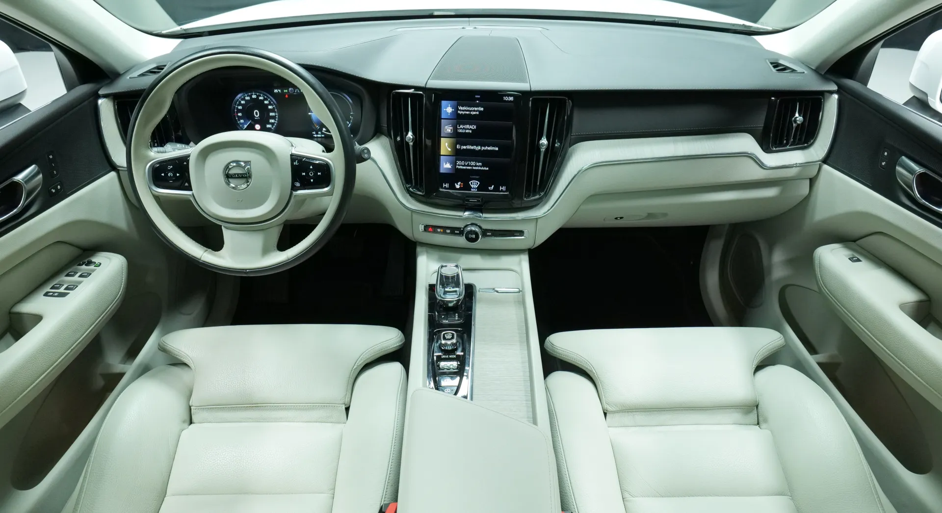 Autokuva 14 - IZF-697